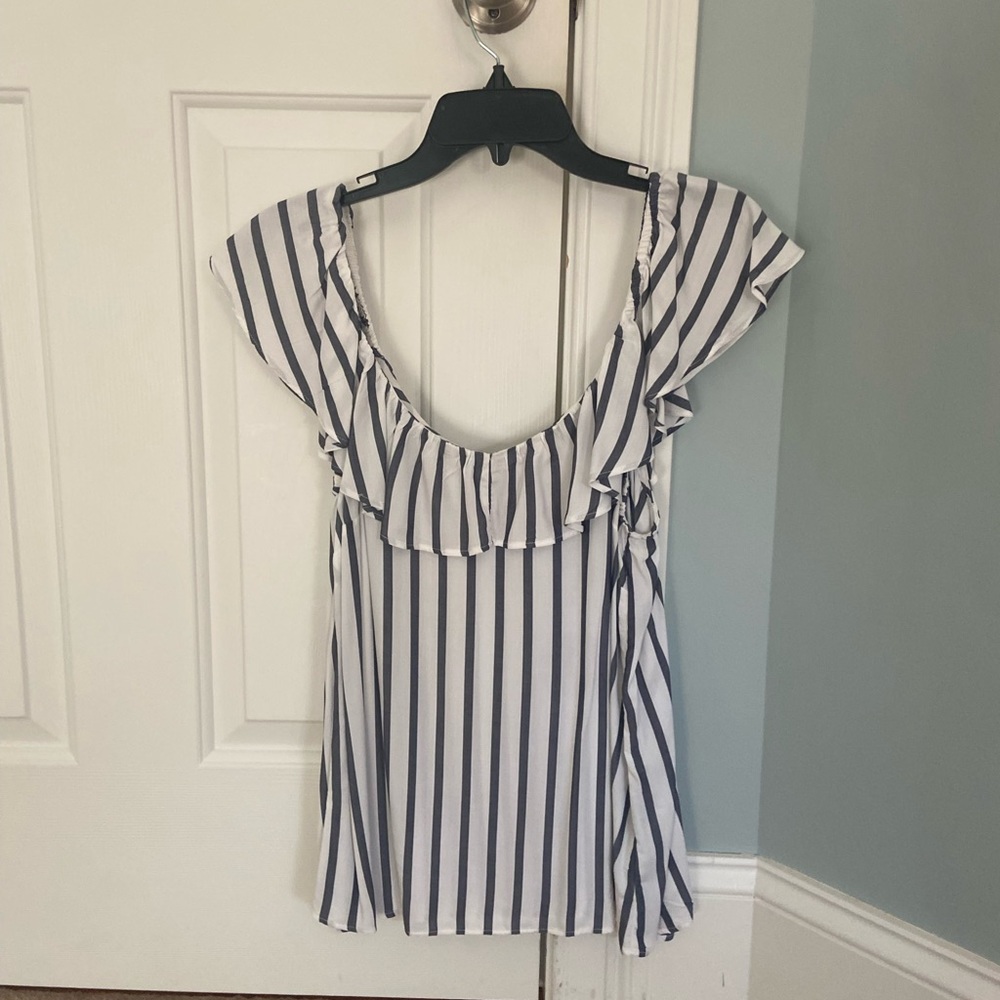 White + Gray Strip off-the-shoulder shirt